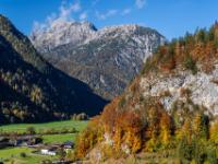 Oberhalb Weißbach bei Lofer mit Loferer Steinberge Blick
